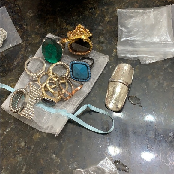 Lot of jewelry & accessories. - Picture 3 of 6